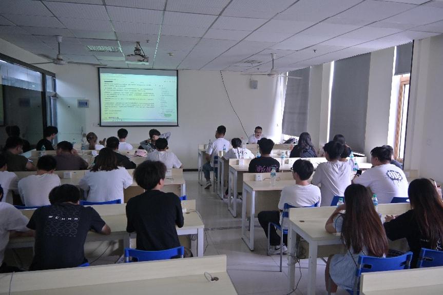 信息技術(shù)學(xué)院教育咨詢(xún)服務(wù) 連接學(xué)術(shù)與職業(yè)發(fā)展的橋梁